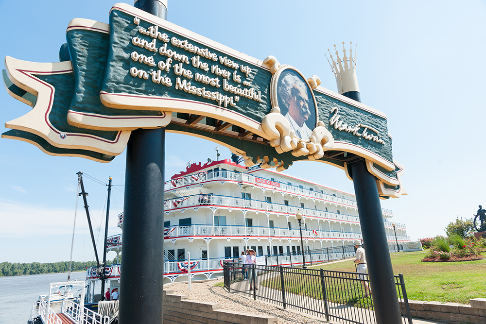 Mark Twain sign by a riverboat in Hanibal, Missouri